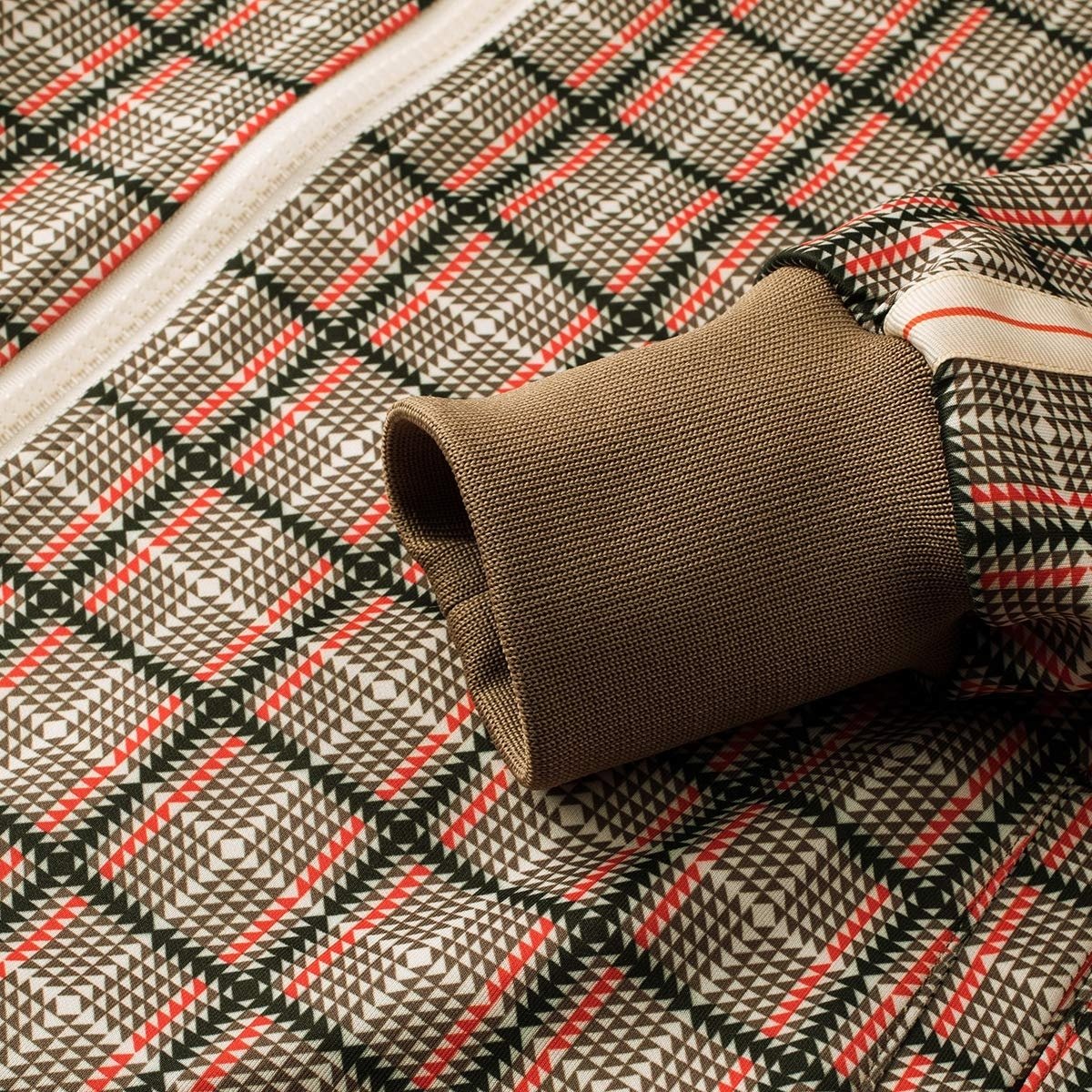 Plain Tracksuit Wholesale Manufacturing – USA/UK Plain Tracksuit Wholesale Manufacturing – USA/UK